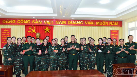 <a href="/thoi-su-chinh-tri/quan-doi" title="Quân đội" rel="dofollow">Quân đội</a>