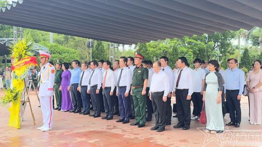 <a href="/quoc-phong-an-ninh/hau-phuong-quan-doi2" title="Hậu phương quân đội" rel="dofollow">Hậu phương quân đội</a>