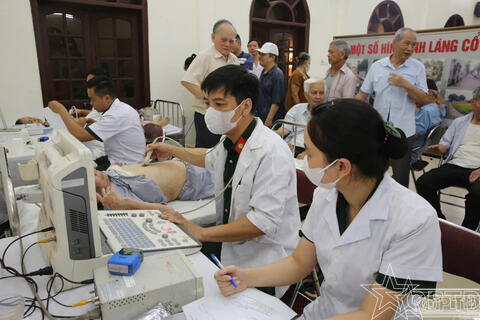 Tấm gương sáng người lính quân y Thủ đô
