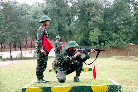 “Vượt nắng, thắng mưa” trong mùa luyện quân