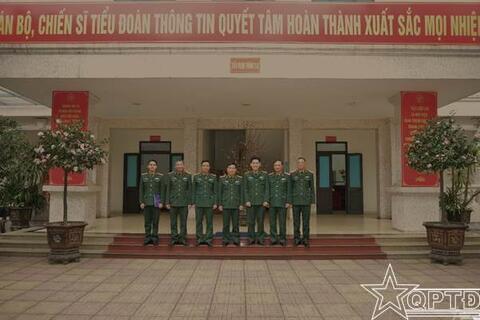 Thiếu tướng Nguyễn Khắc Nhân, Phó Chính ủy Bộ Tư lệnh Thủ đô Hà Nội thăm, chúc Tết Tiểu đoàn Thông tin