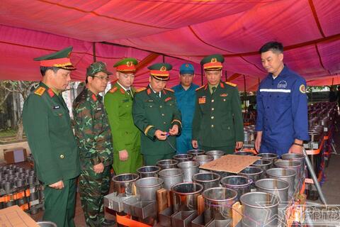 Thầm lặng mang niềm vui Xuân mới đến với nhân dân