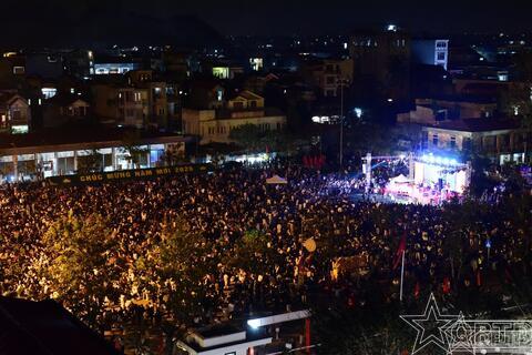 Rực rỡ màn pháo hoa chào Xuân Bính Ngọ 2026 tại xã Quốc Oai