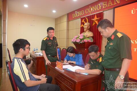 Quản lý chặt chẽ nguồn công dân trong độ tuổi nghĩa vụ quân sự, quân nhân dự bị, phương tiện kỹ thuật dự bị, dân quân tự vệ