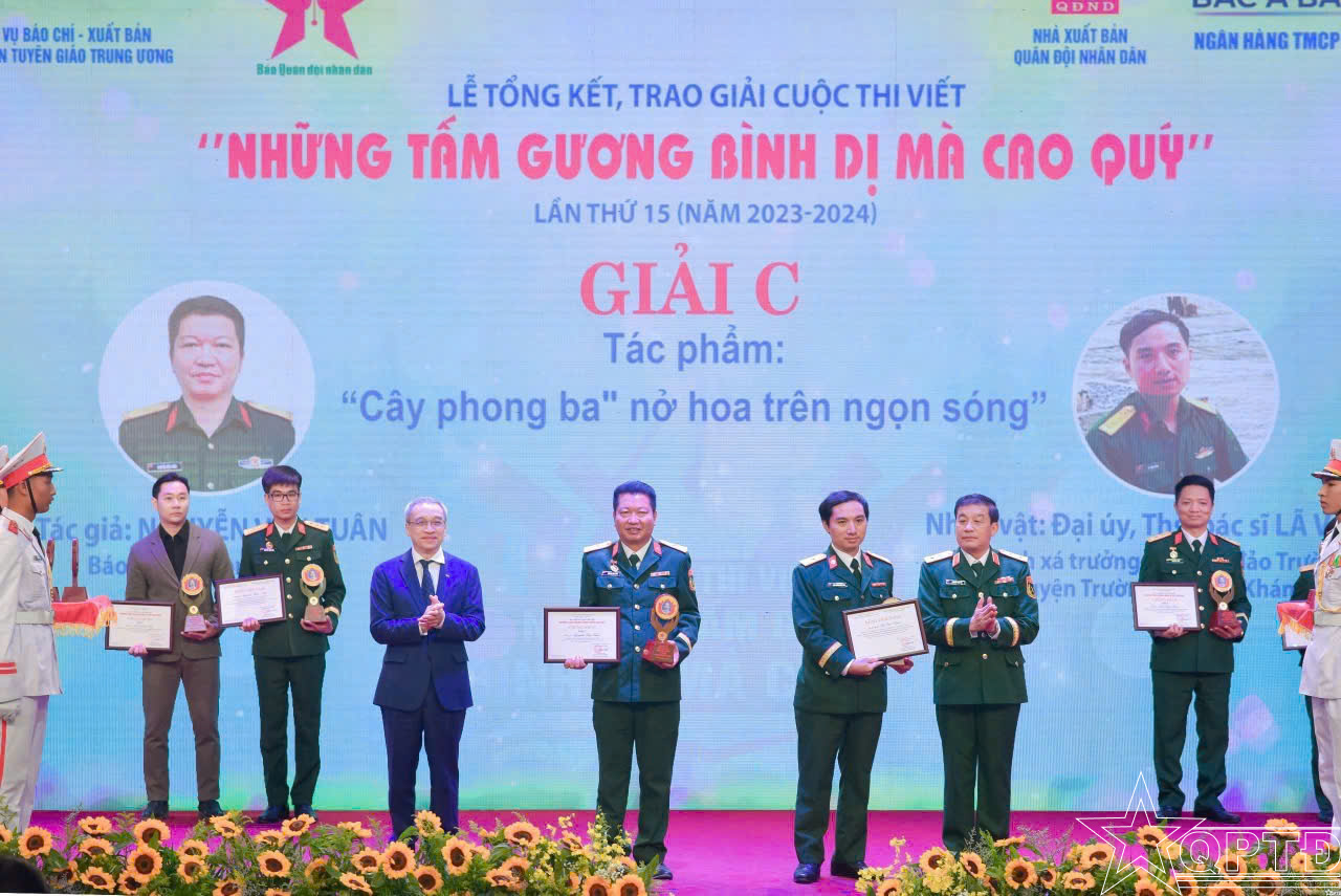 Cây viết chính luận “đa năng”