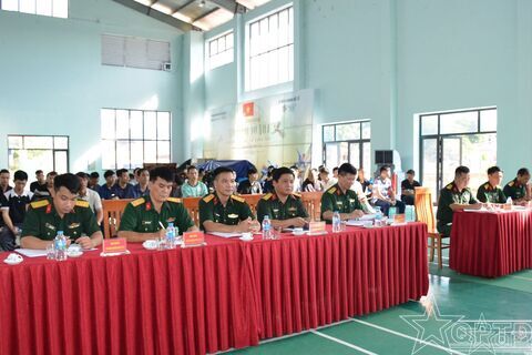 Ban CHQS xã Hạ Bằng chi trả phụ cấp trách nhiệm cho quân nhân dự bị giữ chức vụ chỉ huy đơn vị dự bị động viên