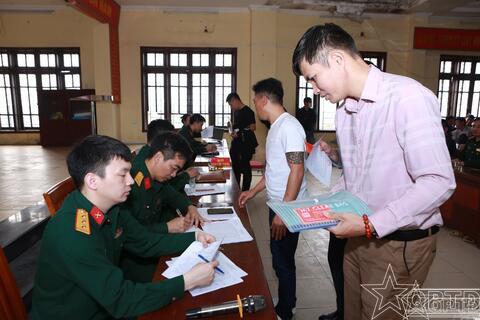 Ban CHPTKV 2-Phúc Thọ chi trả phụ cấp trách nhiệm đối với QNDB