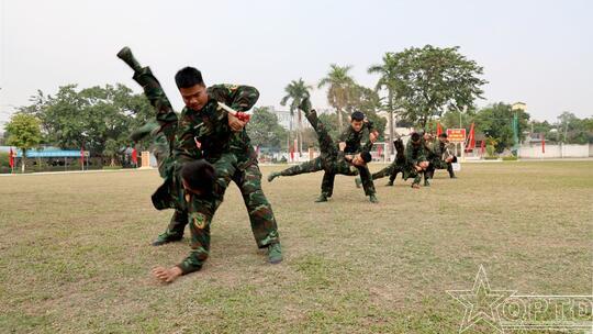 <a href="/quoc-phong-an-ninh/huan-luyen-sscd" title="Huấn luyện SSCĐ" rel="dofollow">Huấn luyện SSCĐ</a>